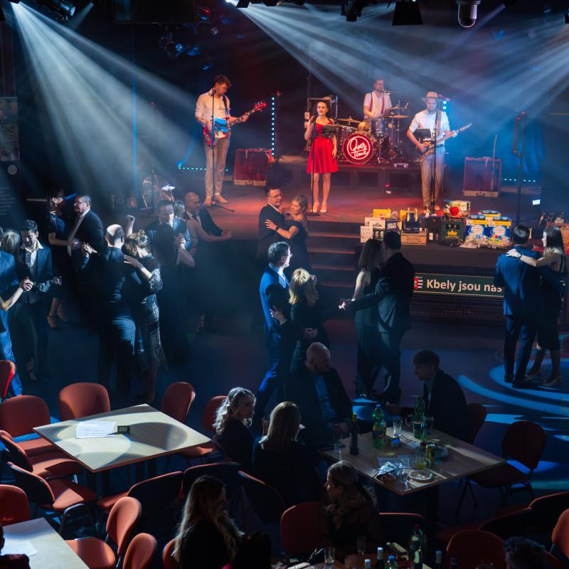 Ples sportovců ve Kbelích spojil tradici se současností