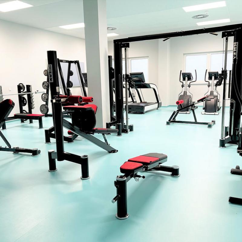 Fitness ve sportovní hale v provozu 